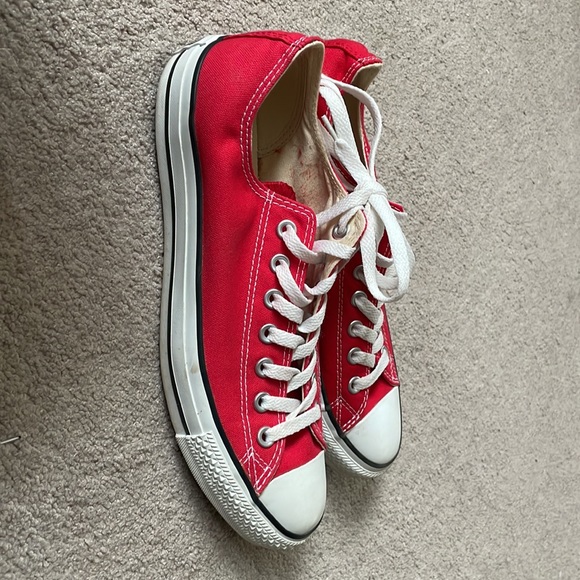 Converse Chuck Taylors Red size 8.5 mens - Picture 2 of 3